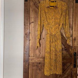 Below the knees, 3/4 sleeves 100%polyester, gently used!